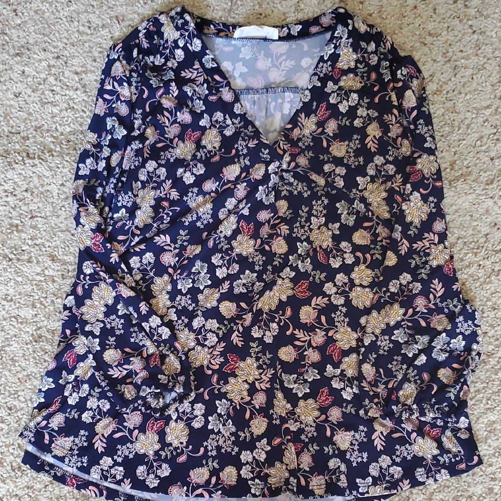 "SOLD"  (PN) Vince Camuto Navy Floral V-Neck Blouse